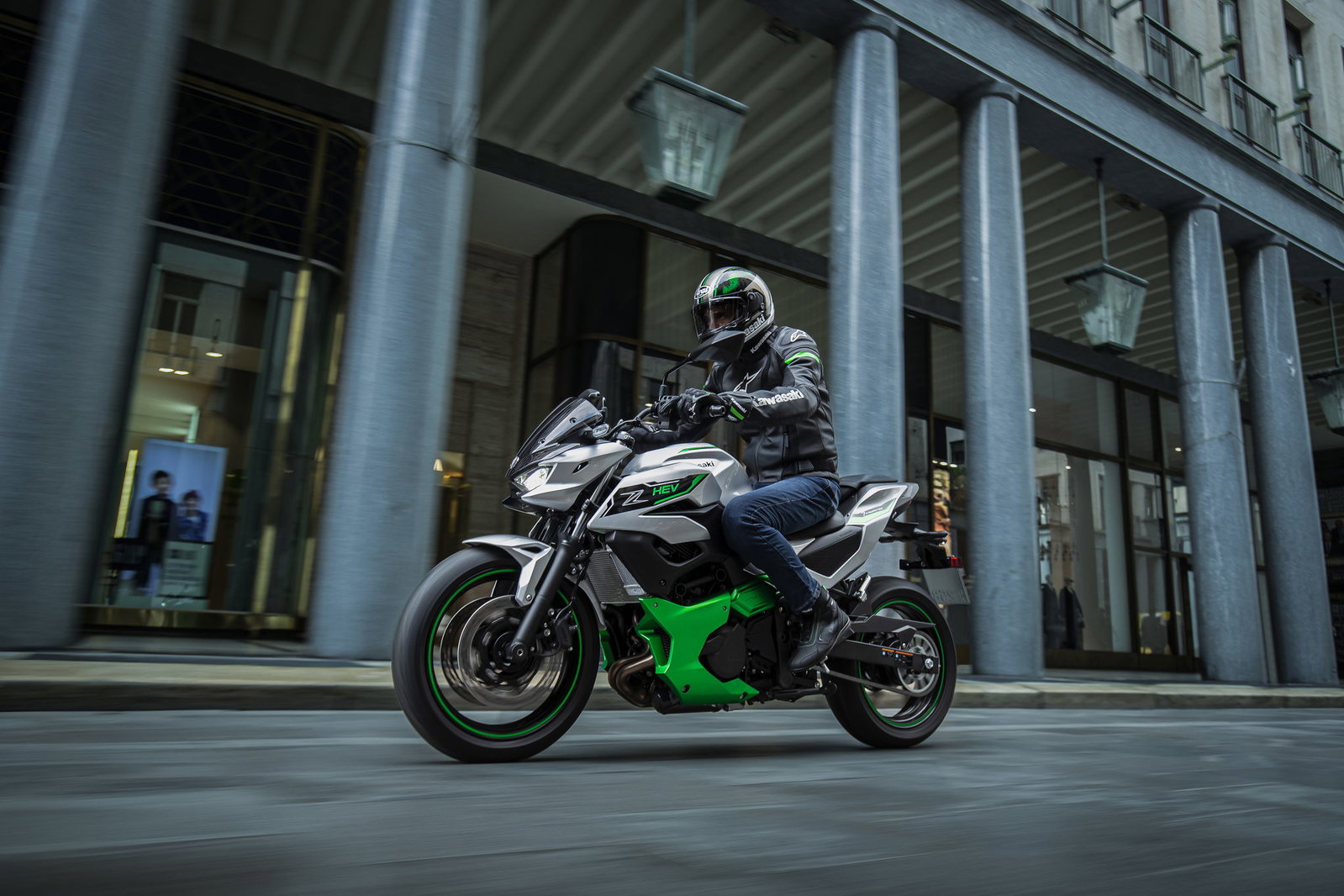 Kawasaki Z 7 Hybrid doubles down on Akashi's latest tech | Visordown